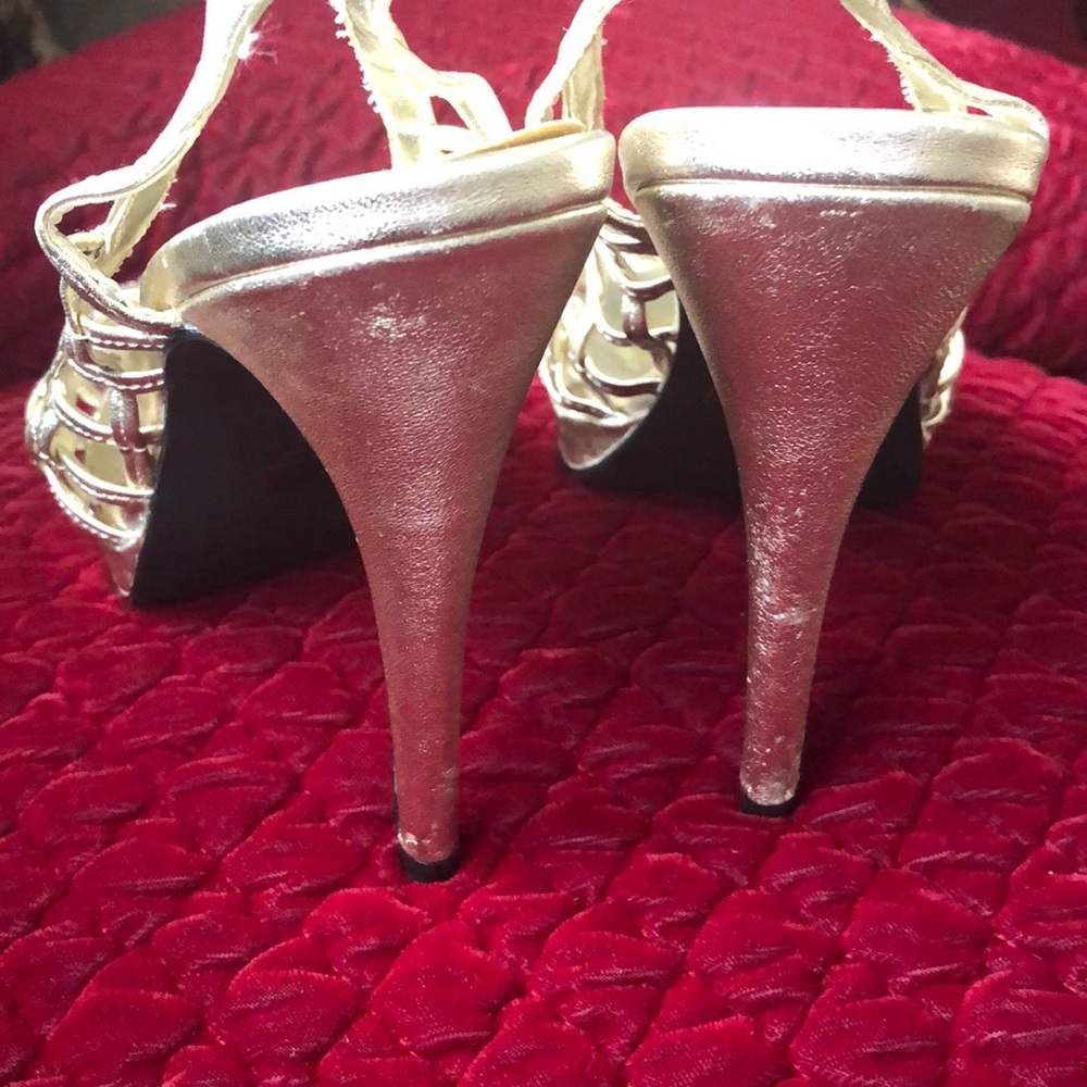 Gold heels - Picture 3 of 3
